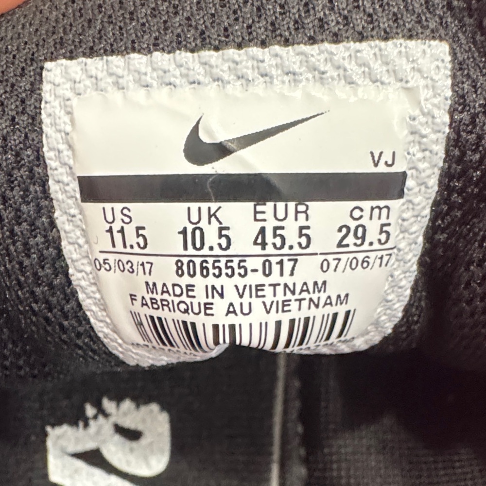 Nike Black and White Sprint Spikes With Bag - Picture 2 of 7